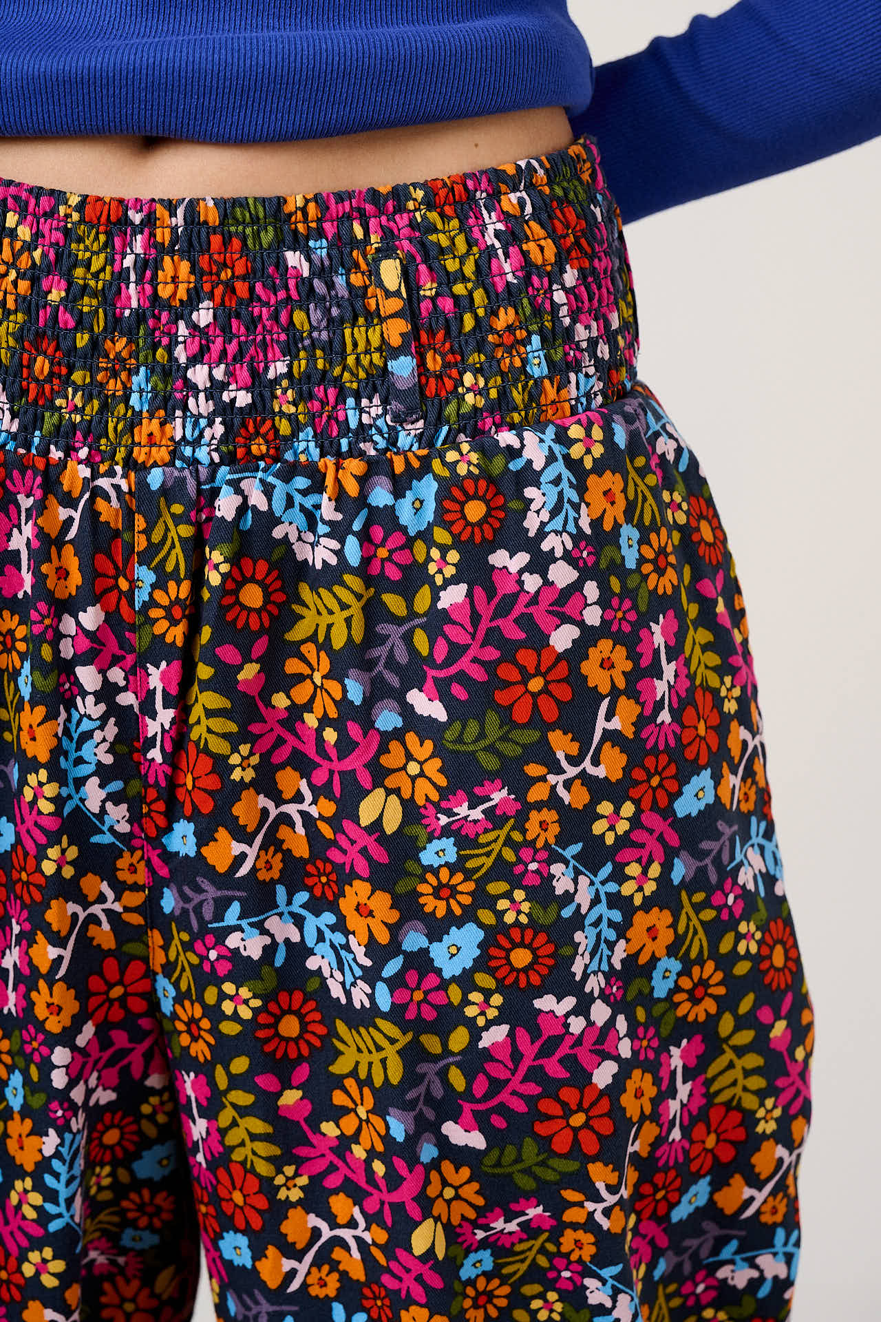 Alexa - Cotton Trousers in Retro Picnic Floral