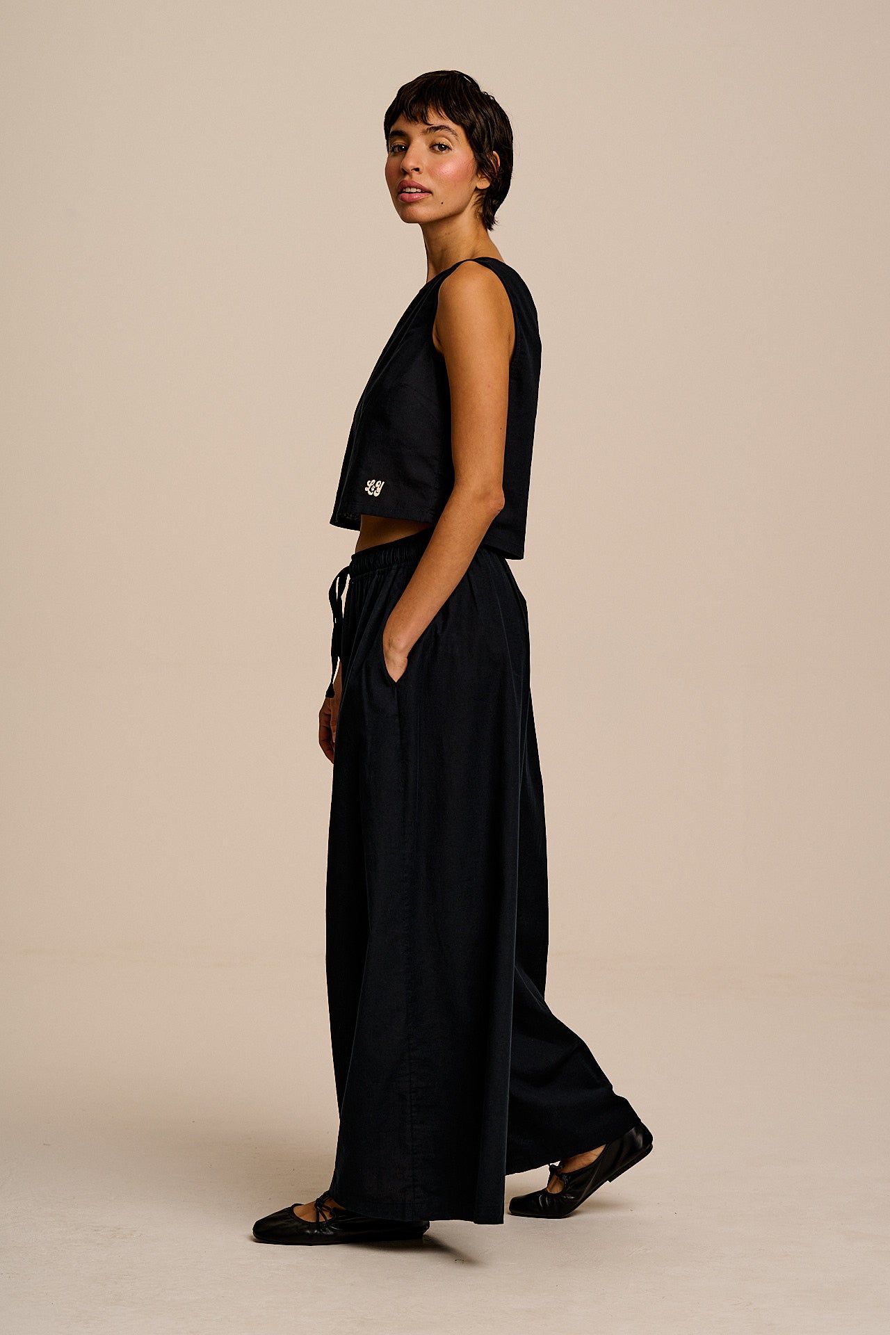 Aster - Cotton & Linen Trousers in Black
