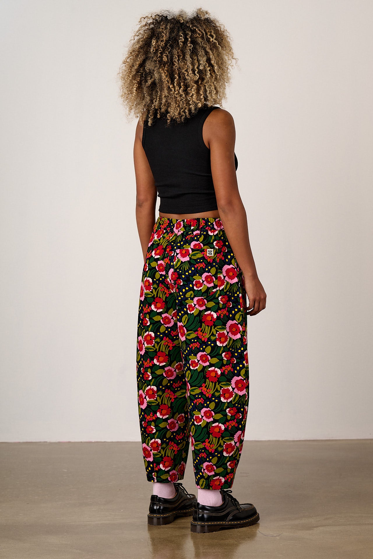 Ashby - Cotton Barrel Leg Trousers in Black Marie Print