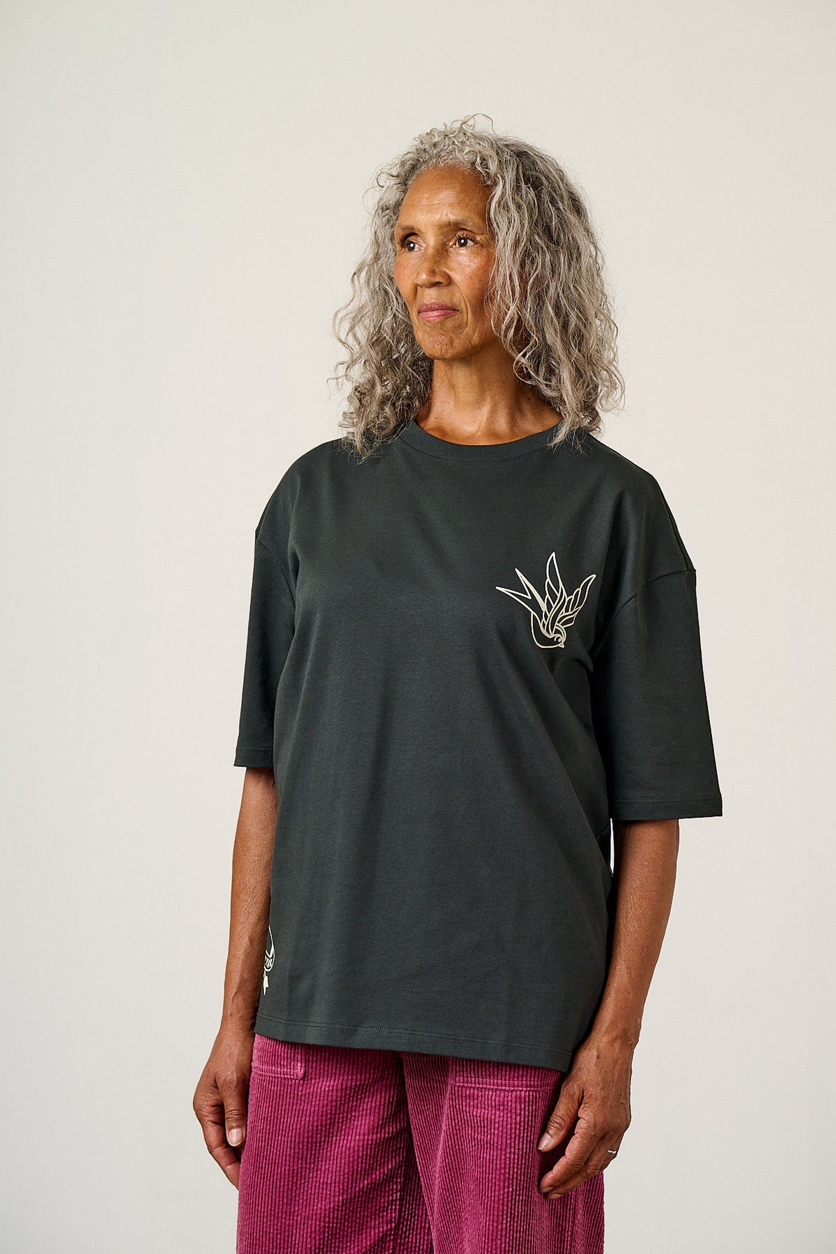 Benny - Oversized Cotton T-Shirt in Charcoal Tattoo Print