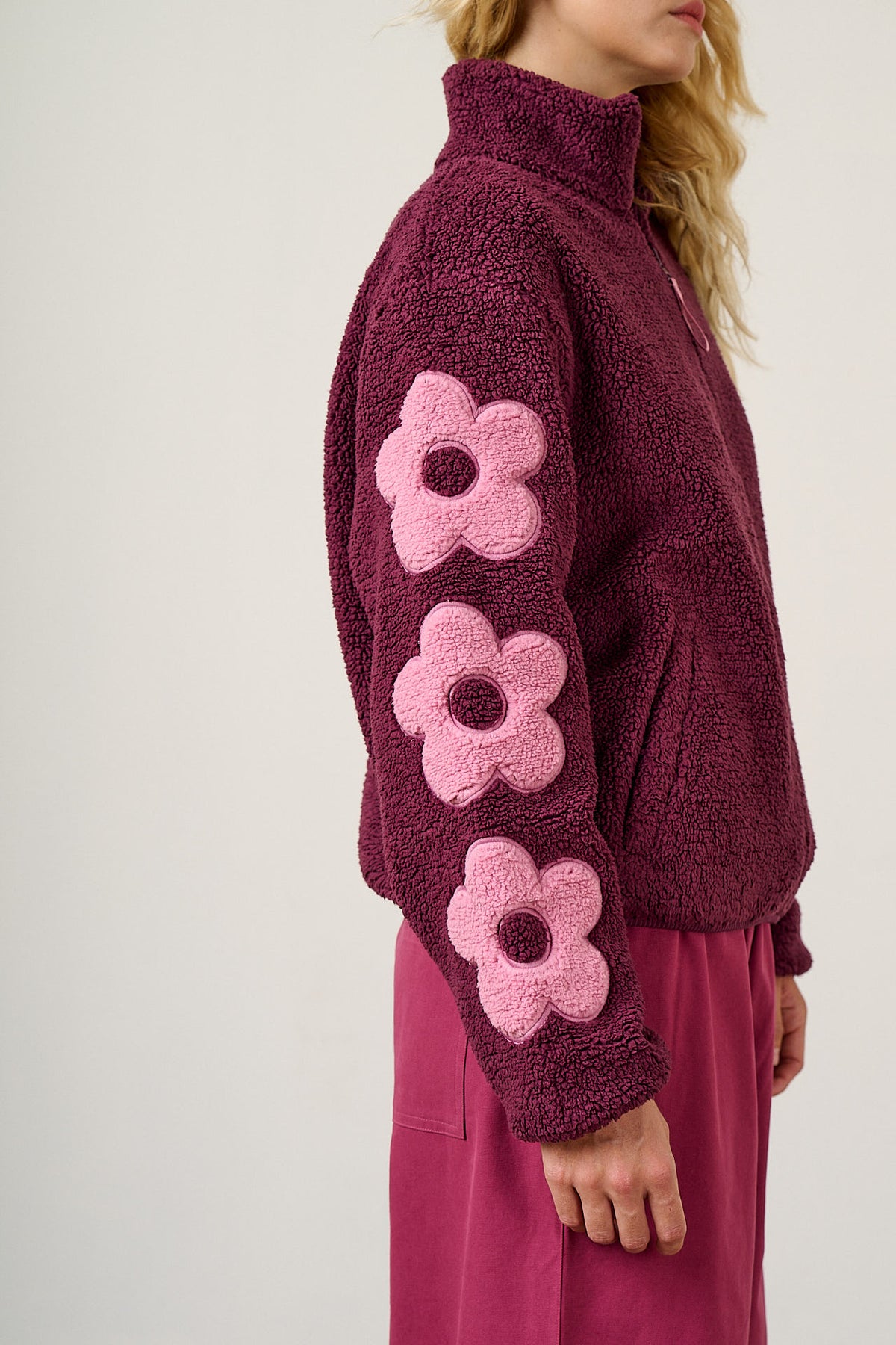 Margot - Borg Fleece with Flower in Pink and Burgundy