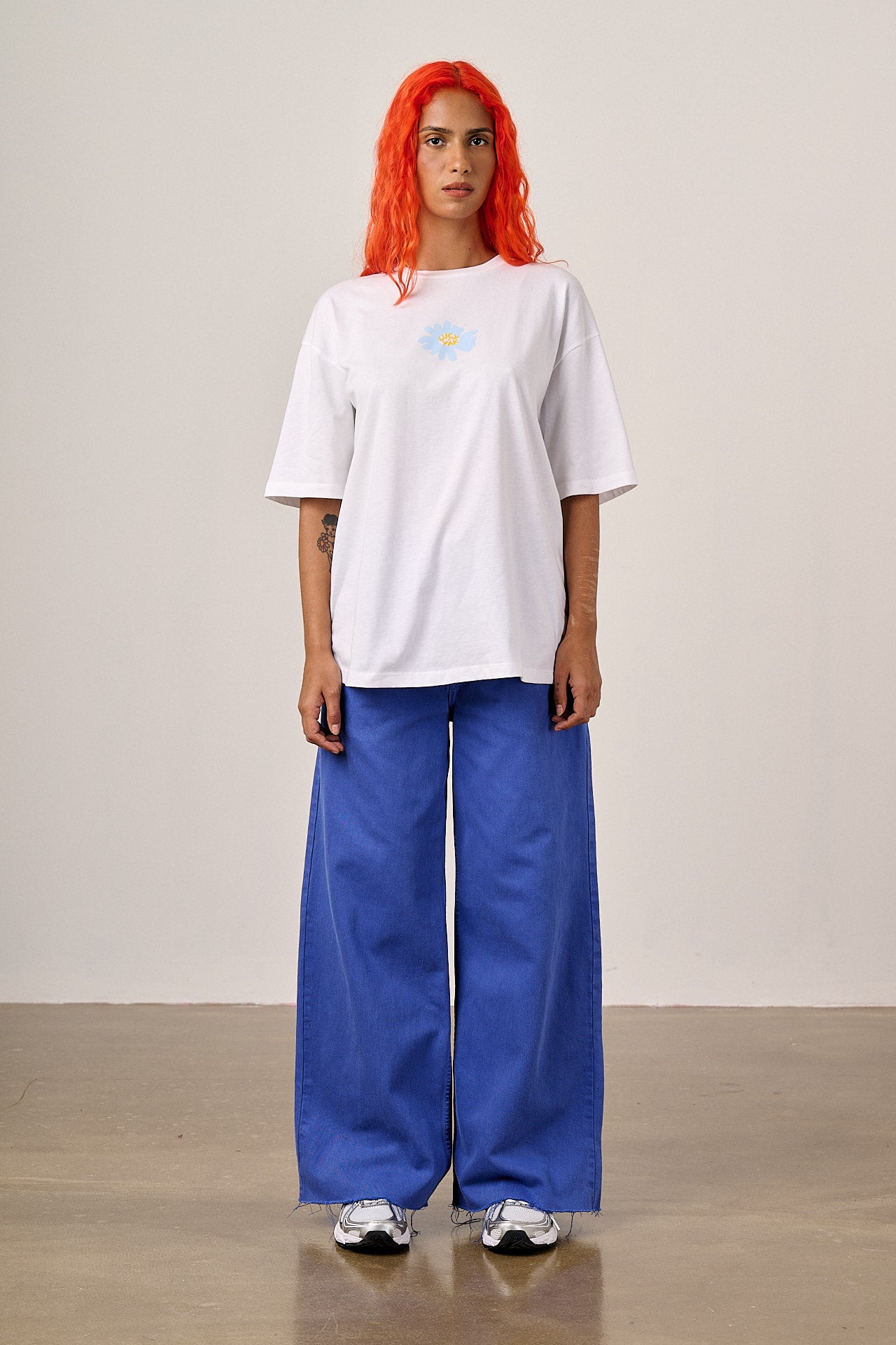 Benny - Oversized Cotton T-Shirt in White Hazy Lazy Daisy Print