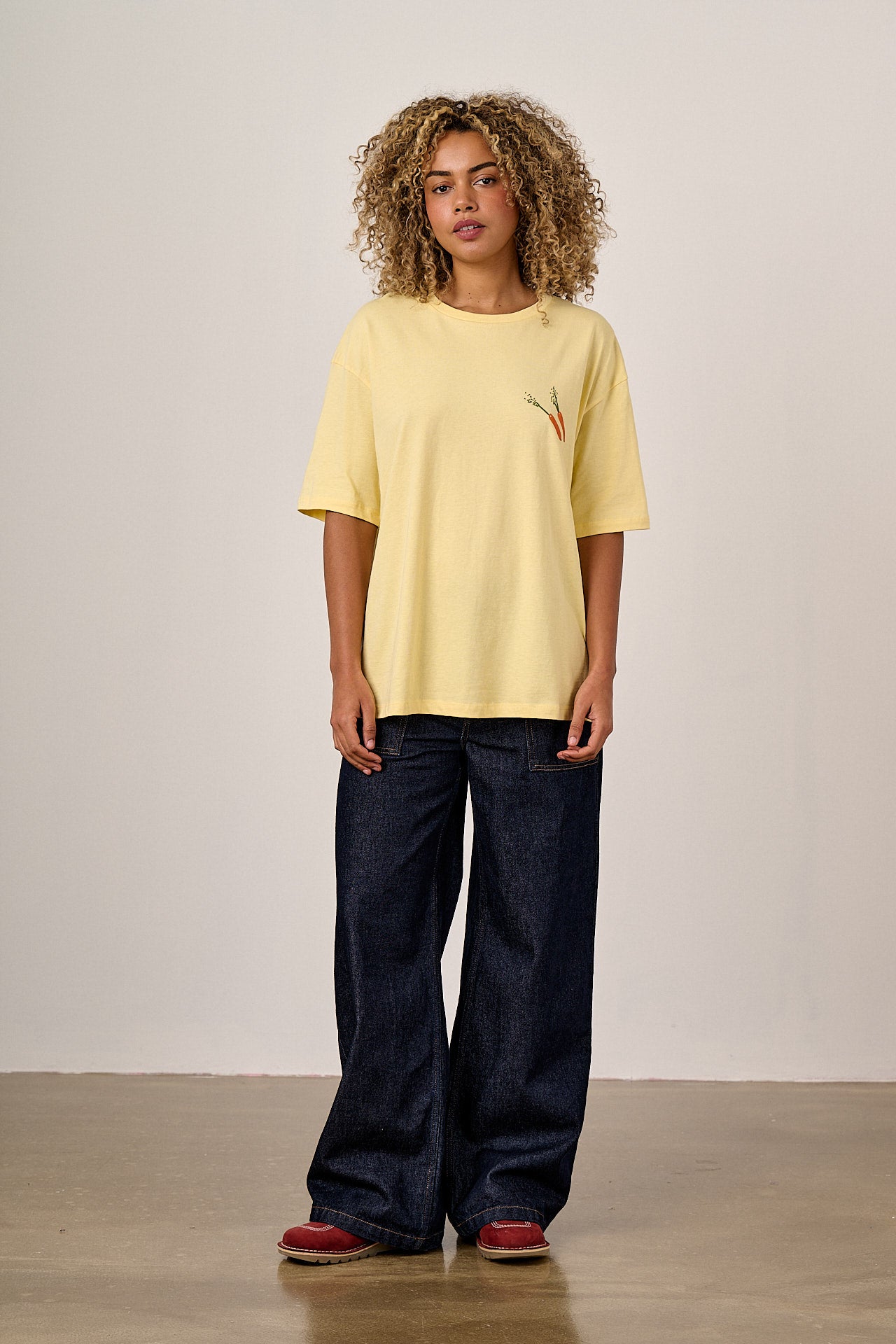 Benny - Oversized Cotton T-Shirt in Butter Home Grown Print