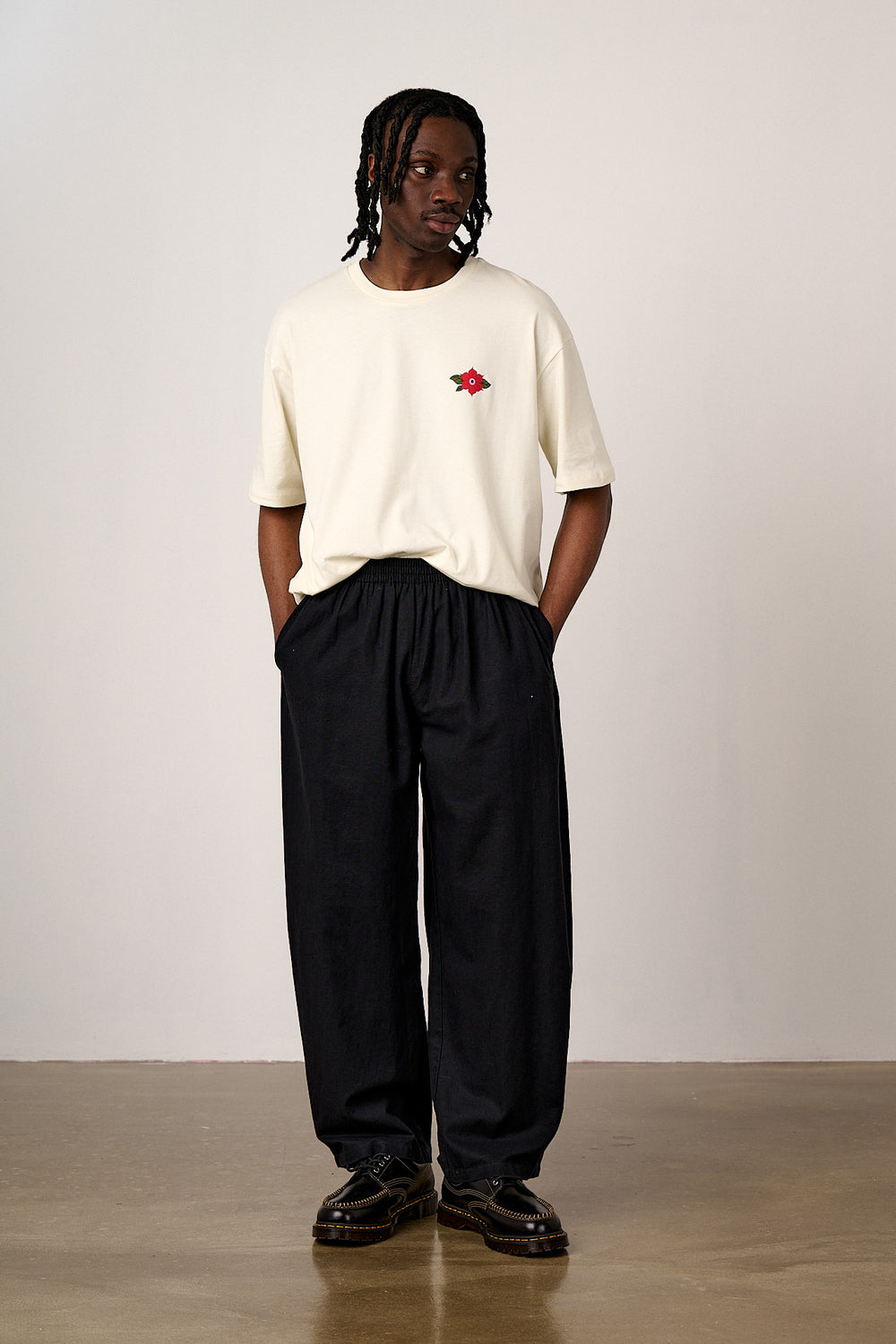 Freddie - Barrel Leg Cotton & Linen Trousers in Black