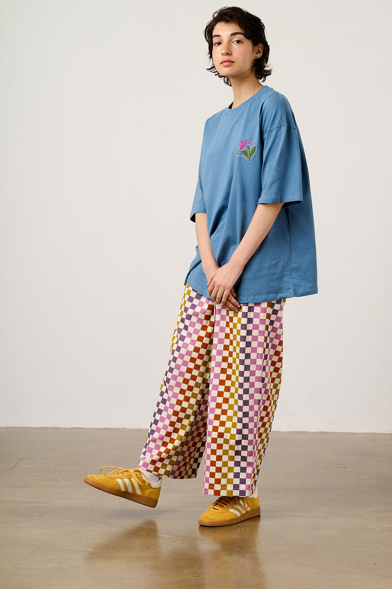 Benny - Oversized Cotton T-Shirt in Navy Retro Picnic Graphic