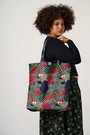 Catalina - Oversized Tote in Star Patchwork Print