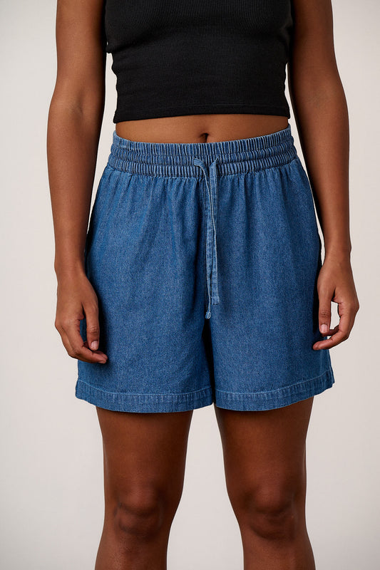 Charlie - Lightweight Denim Shorts in Mid Wash