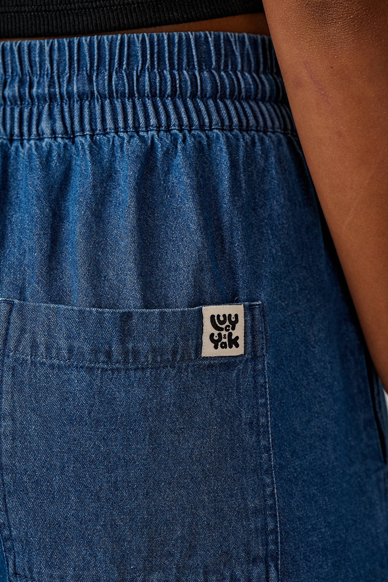 Charlie - Lightweight Denim Shorts in Mid Wash