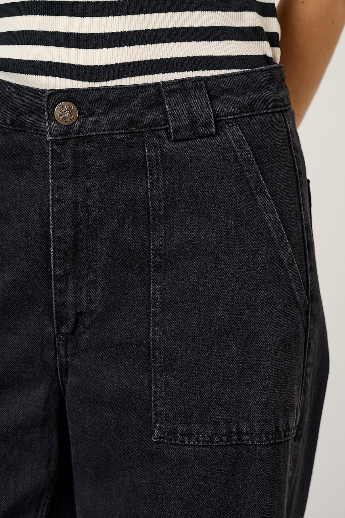 Delores - Wide Leg Denim Jeans in Washed Black