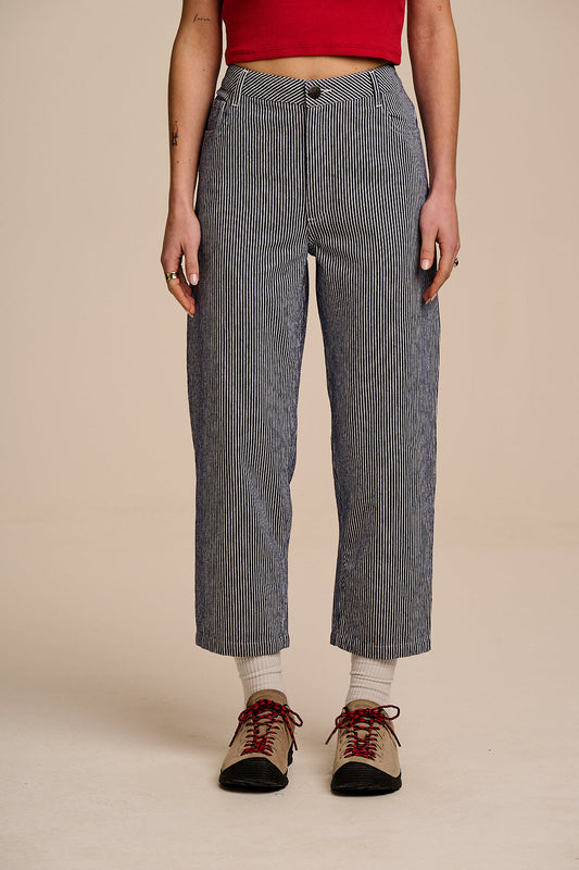 Drew - Cropped Straight Leg Cotton Trousers in Navy Stripe