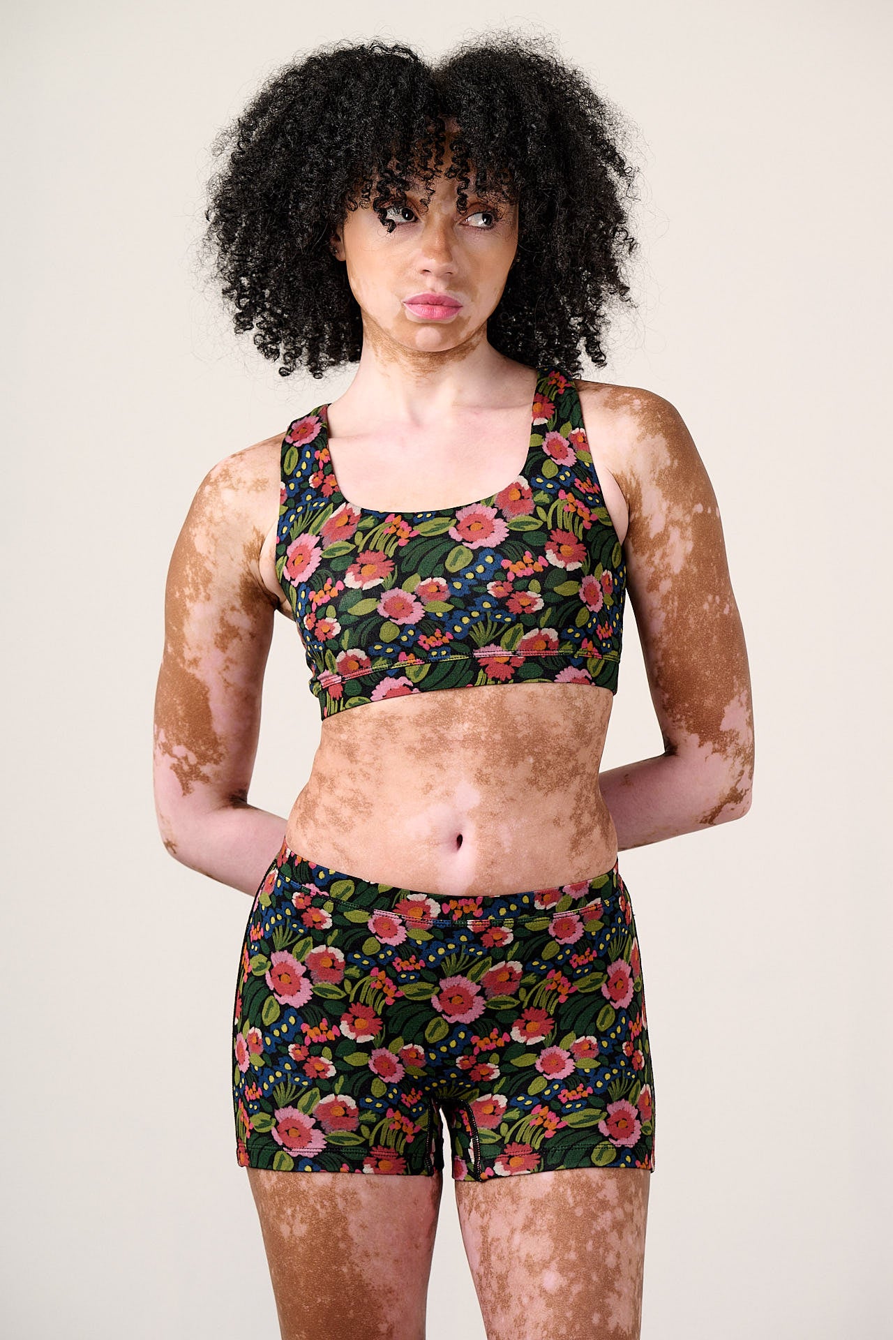 Emil - Viscose Crop Top in Black Marie