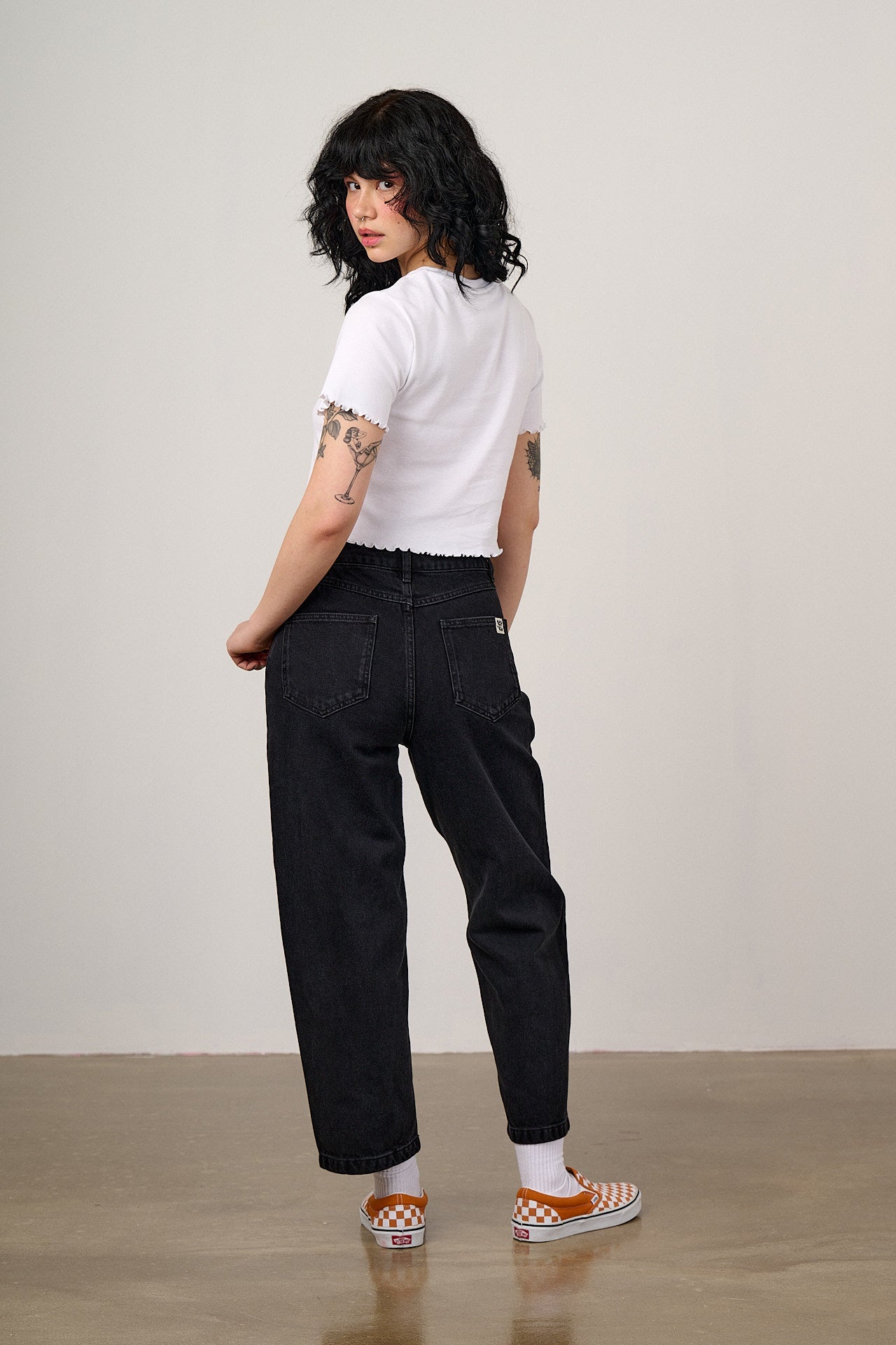 Greta - Cropped Cotton Top in White with Tattoo Heart Embroidery