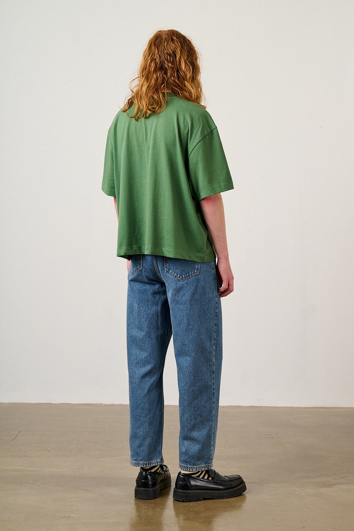 Linden - 90's Straight Leg Jeans in Midwash Denim