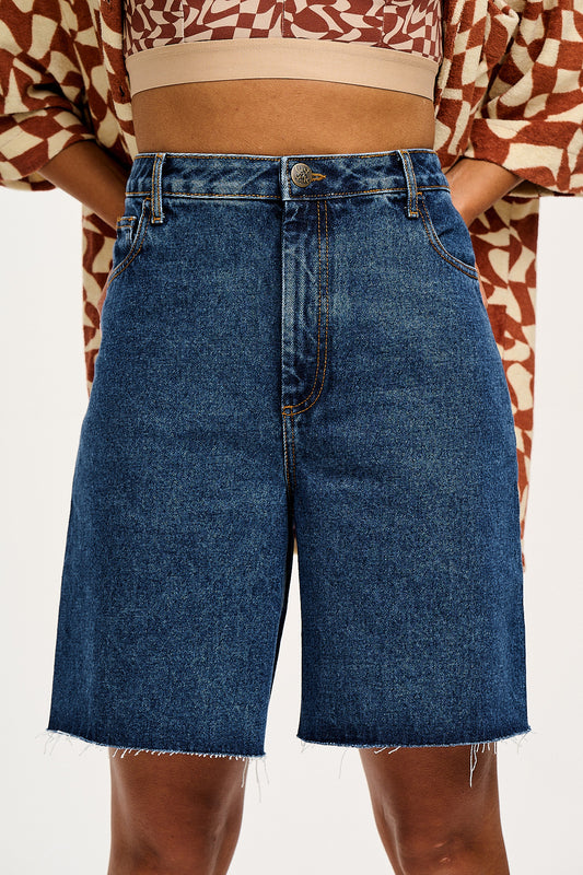 Parker - Denim Shorts in Mid Wash Blue