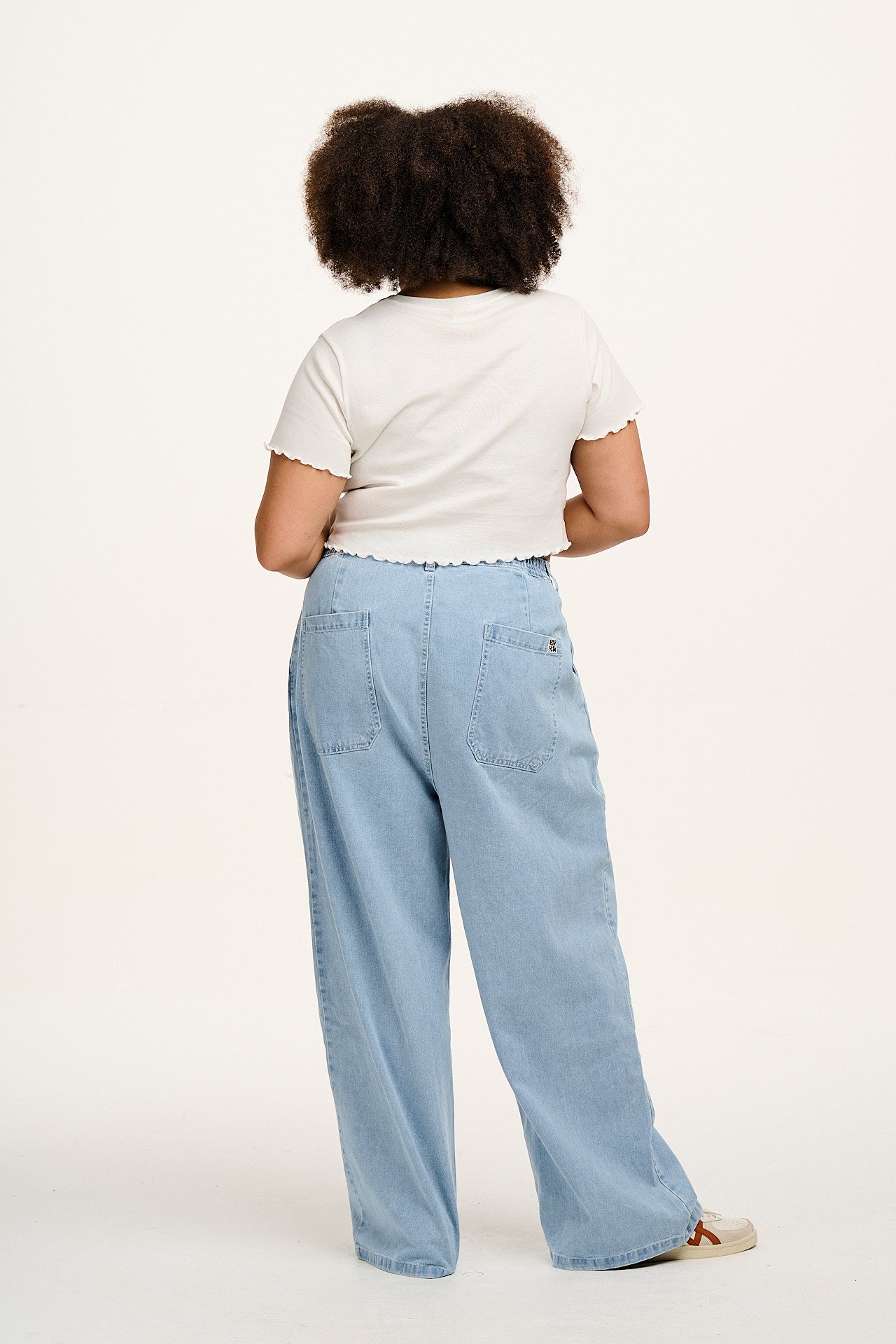 Cole - Wide Leg Denim Jeans in Light Wash Blue