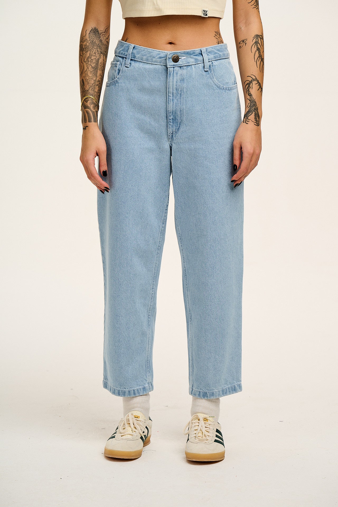Drew Cropped Straight Leg Denim Jeans in Light Wash Blue – Lucy