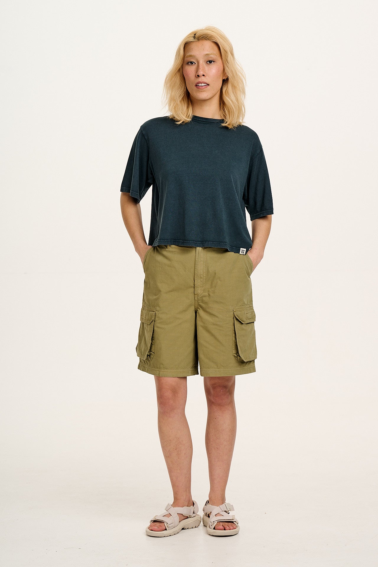 Zayla - Cropped Boxy T-Shirt in Midnight Black