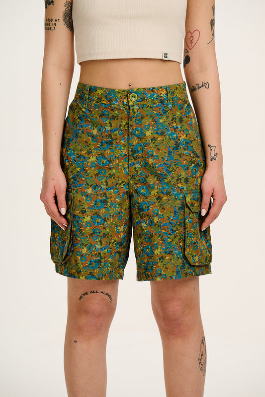 Avery - Cotton Cargo Shorts in Green Trix Floral Print