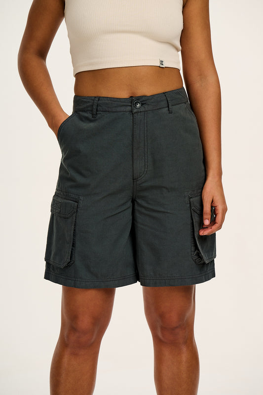 Avery - Cotton Cargo Shorts in Midnight Black