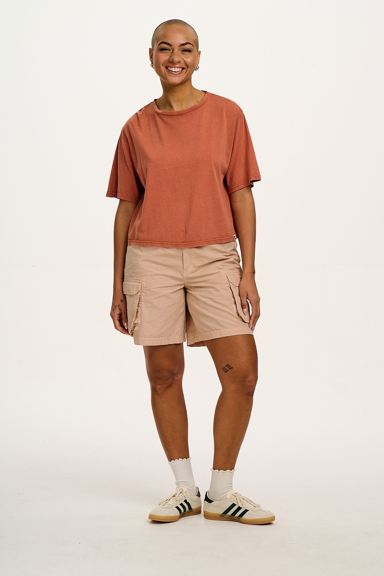 Avery - Cotton Cargo Shorts in Beige