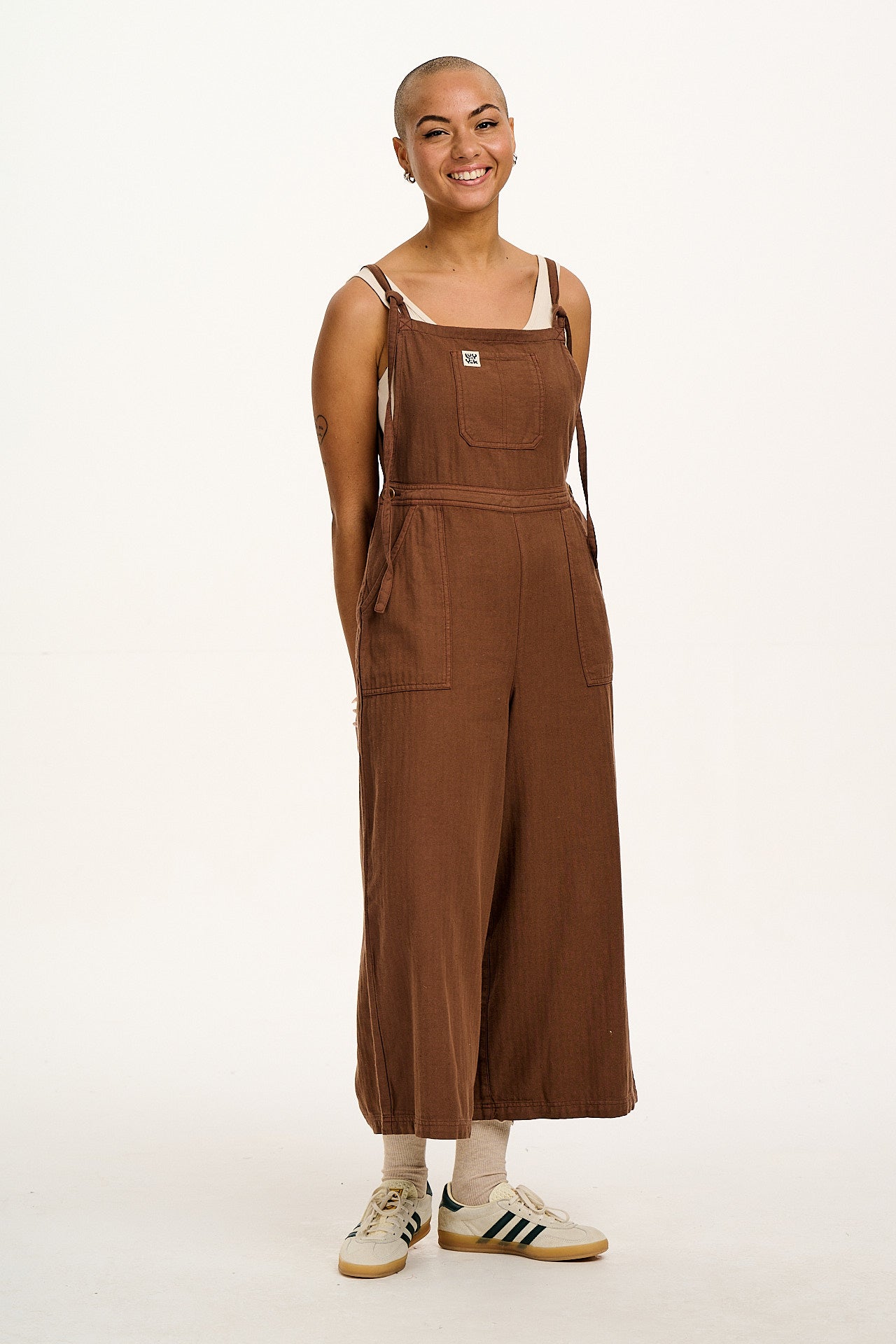 River - Cropped Cotton Dungarees in Brown Cocoa