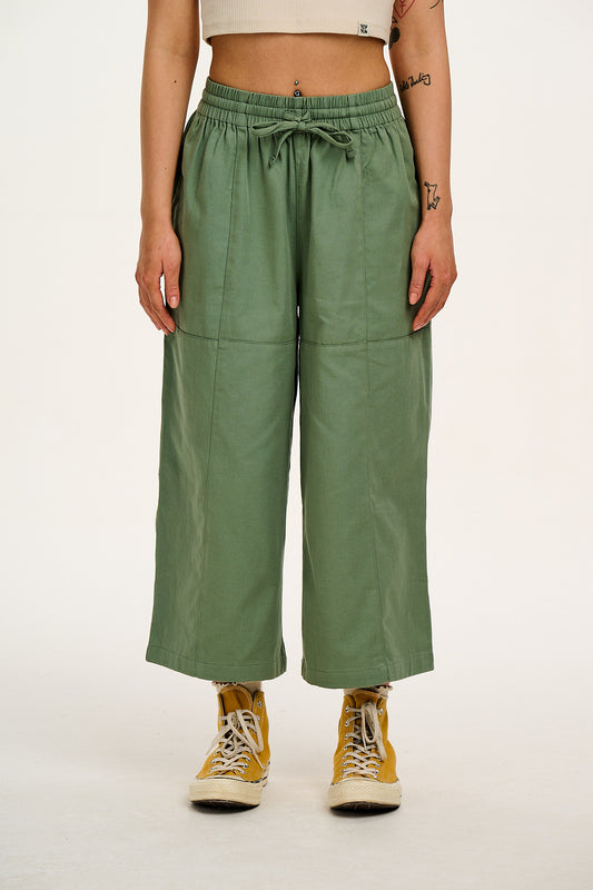 Chuck - Wide Leg Cotton Trousers in Green Bay