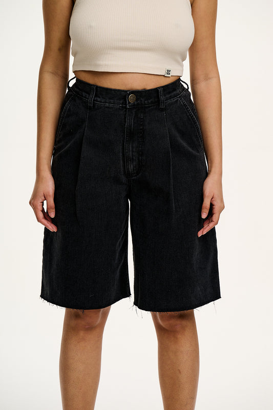 Cole - Denim Shorts in Washed Black