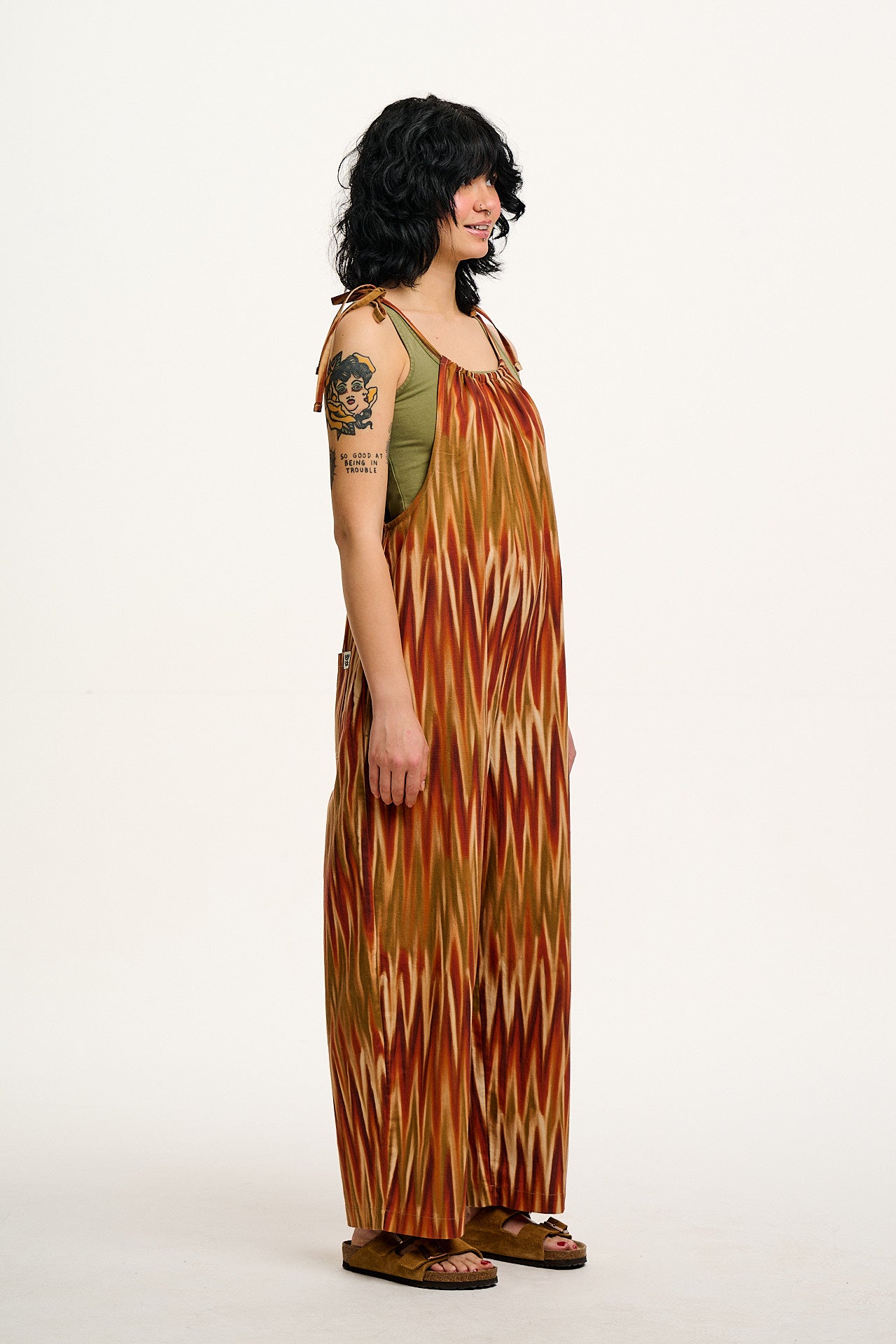 Ramona - Cotton & Linen Jumpsuit in Red Wavy Print