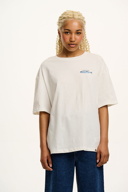 Benny - Oversized Cotton Tee in White Sardines Print