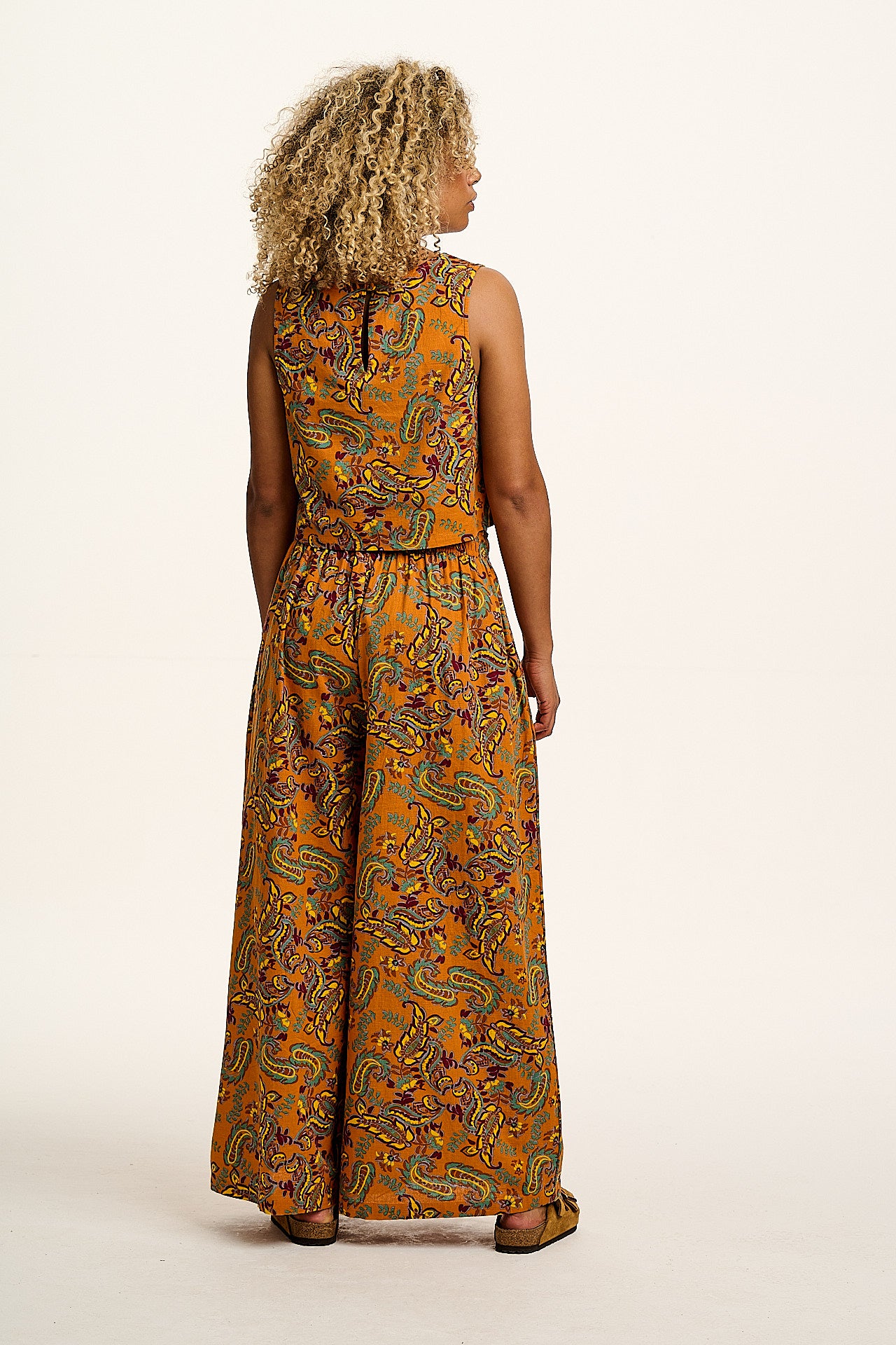 Arden - Cotton & Linen Shell Top in in Orange Sunset Paisley Print