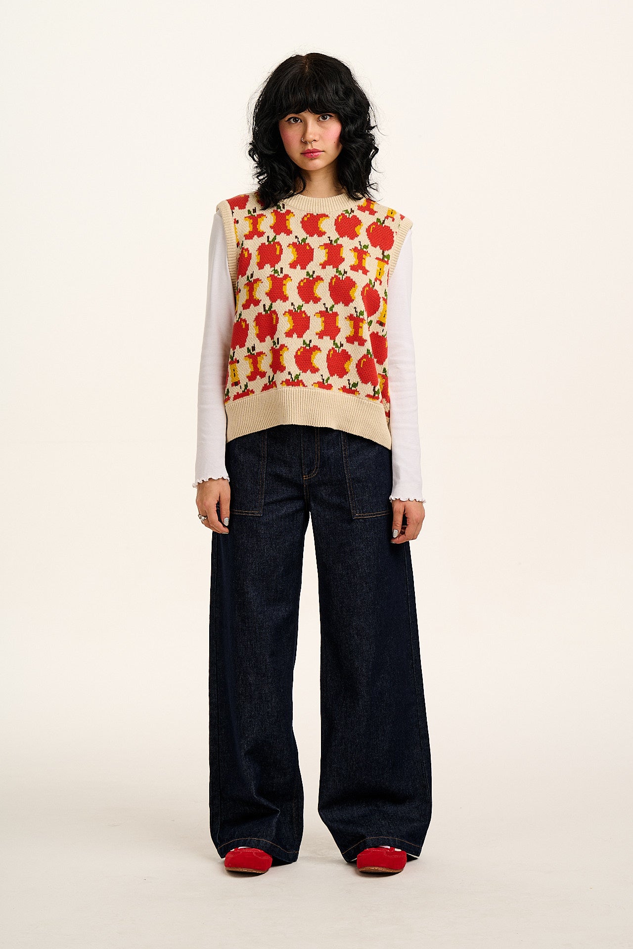 Saffle - Knitted Sweater Vest in Red Apples