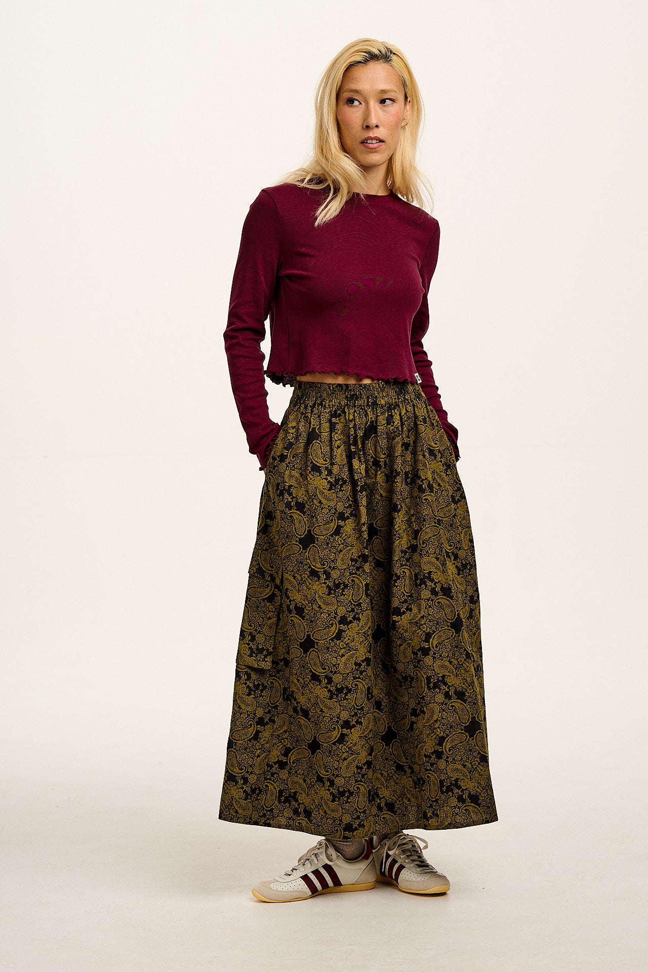 Hansel - Long Sleeve Cotton Crop Top in Wine