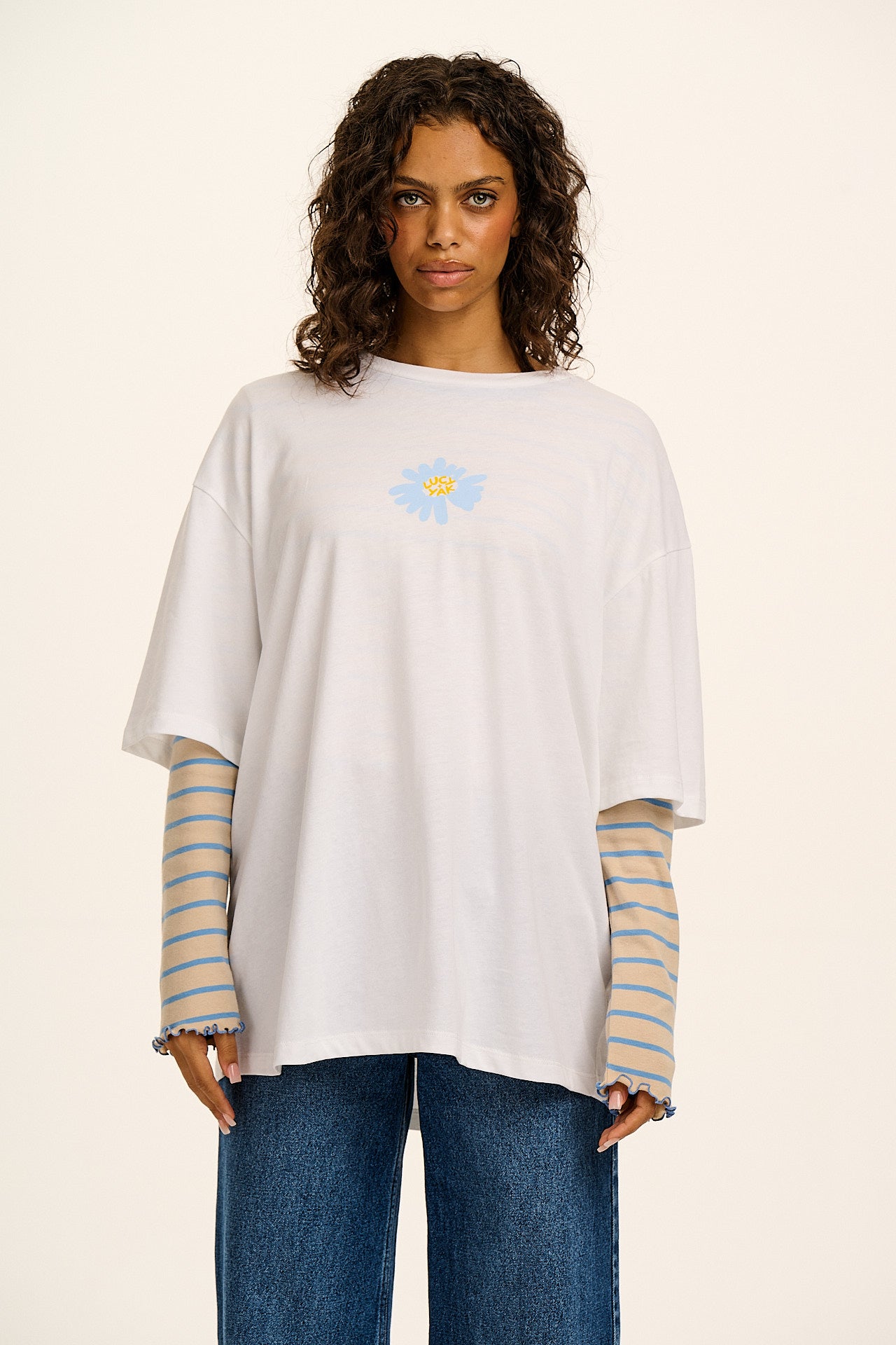 Benny - Oversized Cotton T-Shirt in White Hazy Lazy Daisy Print
