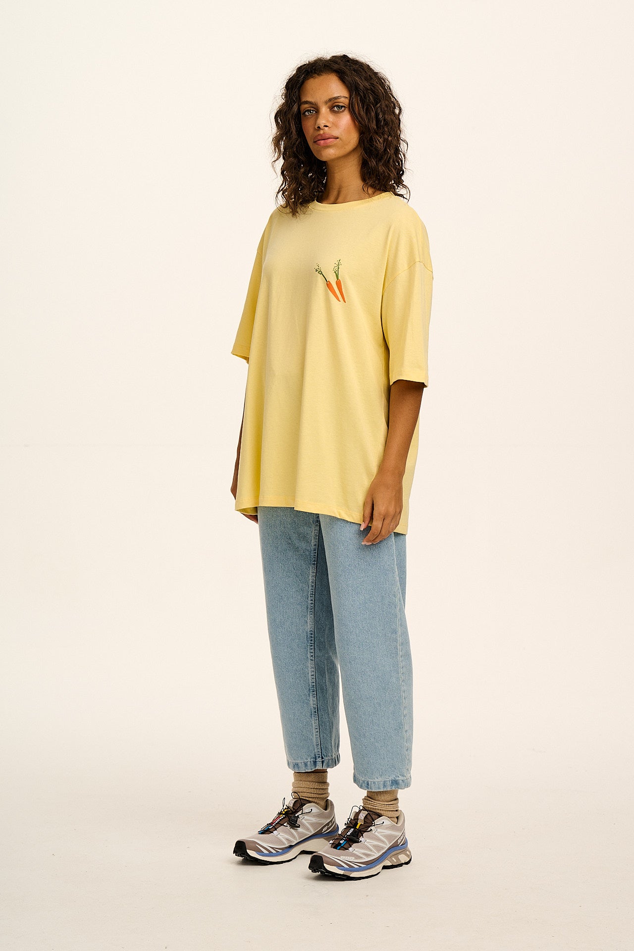 Benny - Oversized Cotton T-Shirt in Butter Home Grown Print