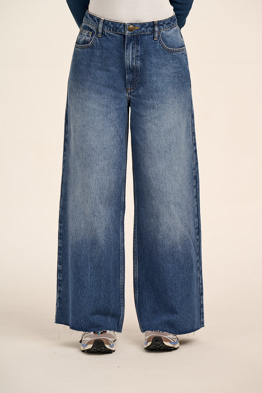 Carter - High Waisted Denim Jeans in Vintage Wash Blue
