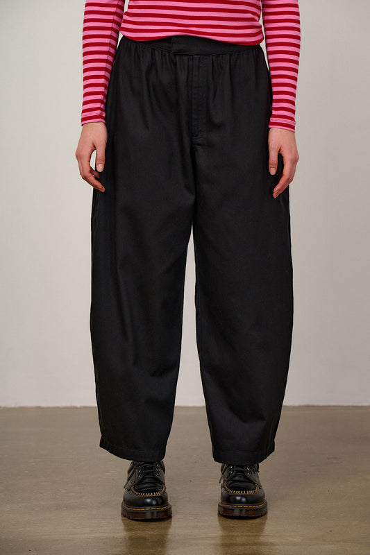 Beau - Barrel Leg Cotton Trousers in Black
