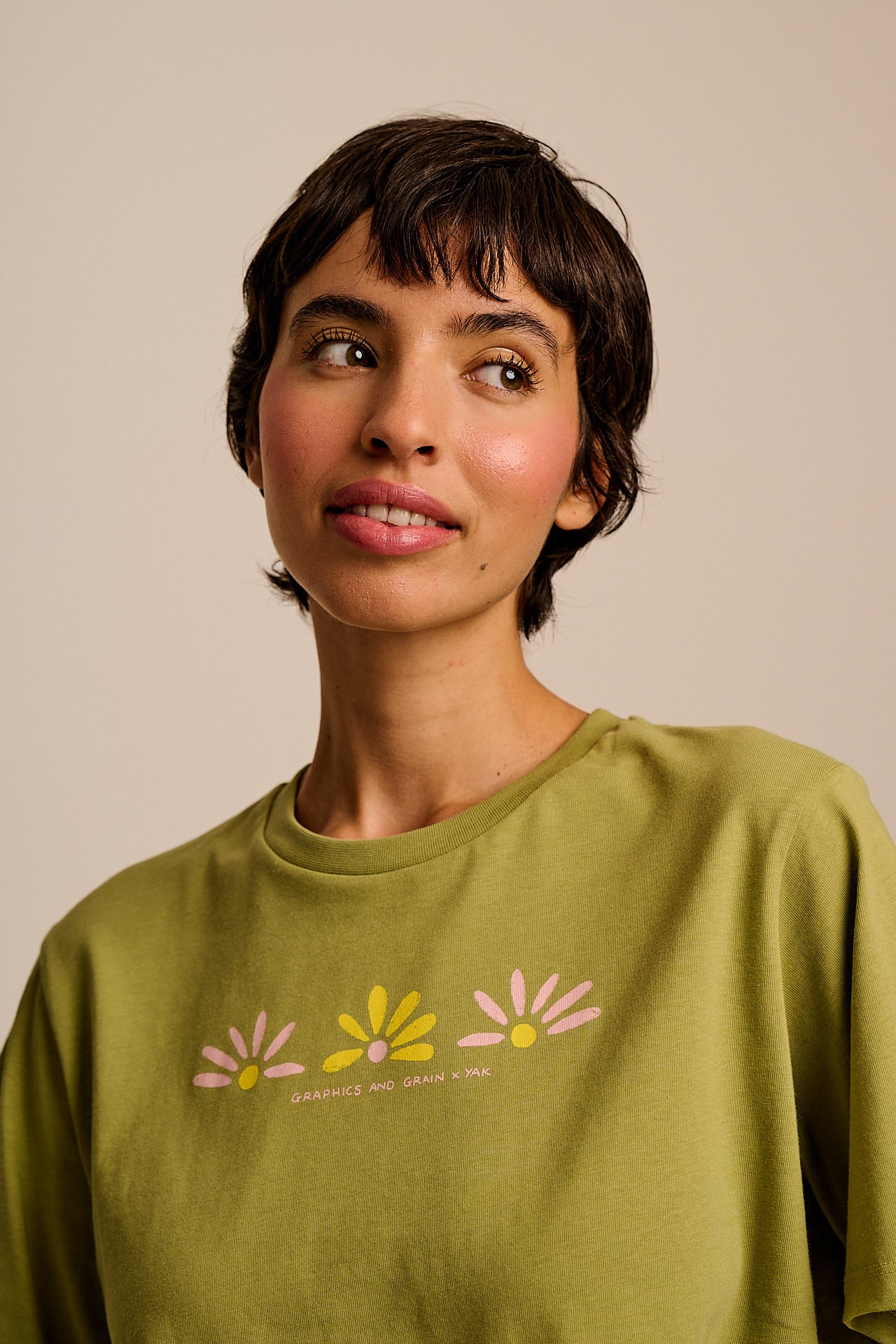 L.E Zayla - Cropped Boxy T-Shirt in Khaki Graphics and Grain