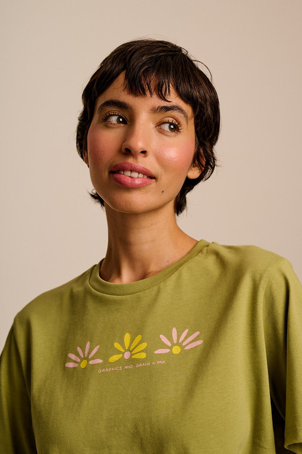L.E Zayla - Cropped Boxy T-Shirt in Khaki Graphics and Grain Artist & Yak