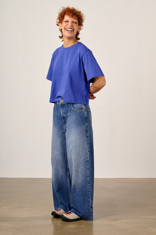 Zayla - Cropped Boxy T-Shirt in Dazzling Blue