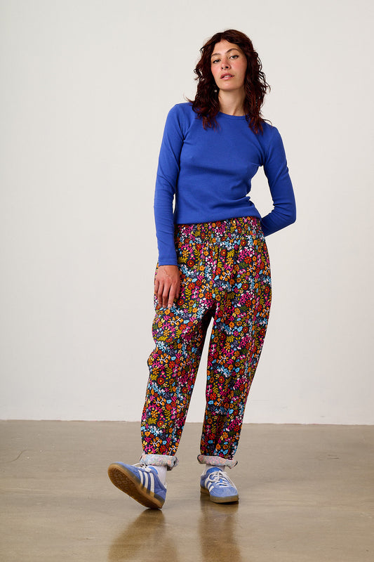 Alexa - Cotton Trousers in Retro Picnic Floral