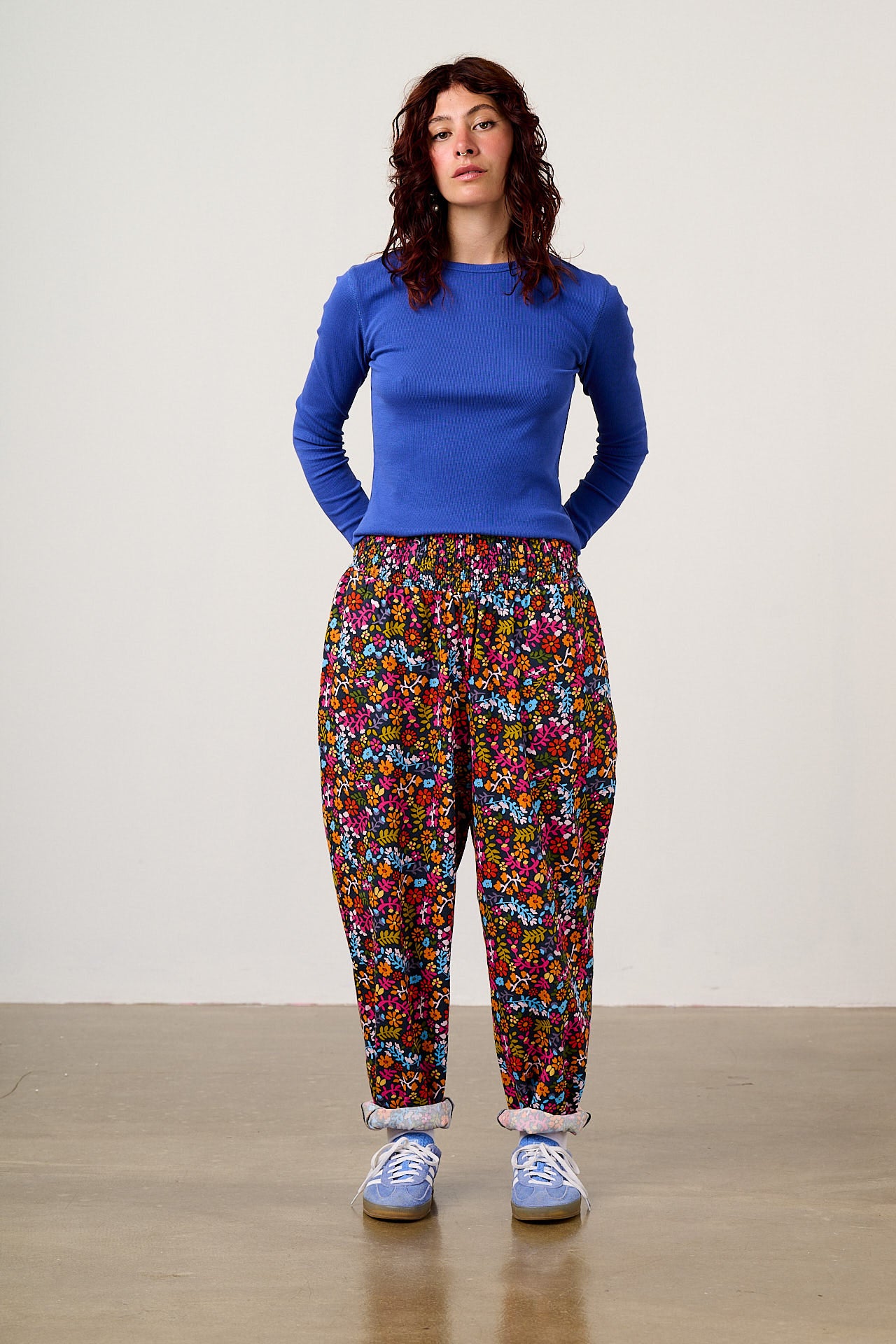 Alexa - Cotton Trousers in Retro Picnic Floral