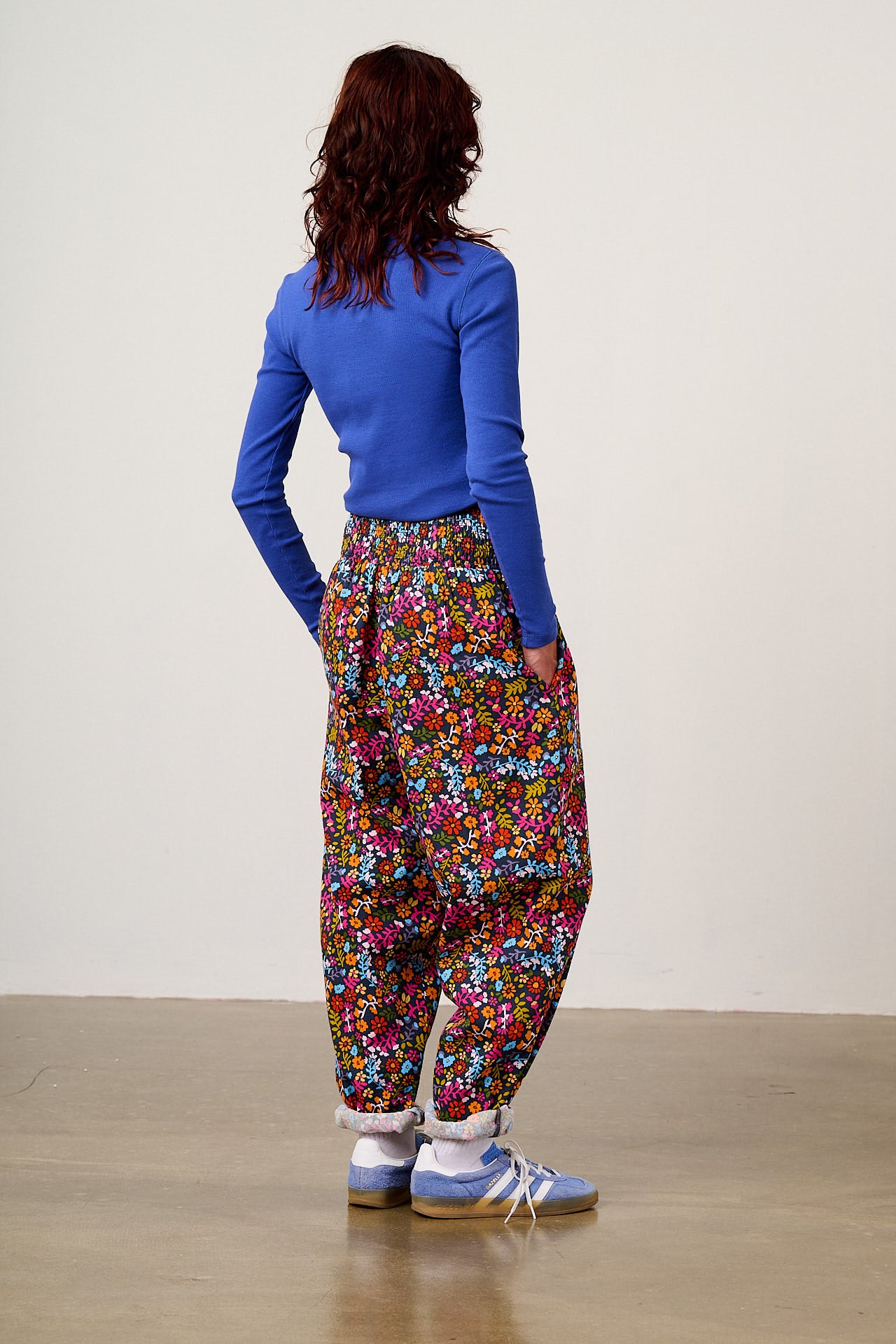 Alexa - Cotton Trousers in Retro Picnic Floral
