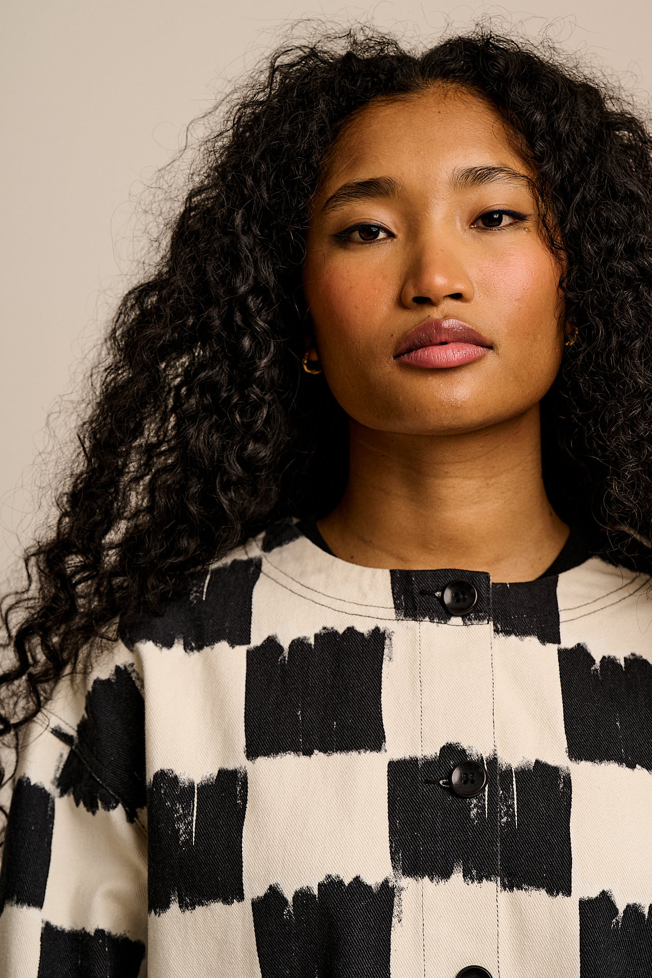 Amarante - Collarless Cotton Jacket in Black & Ecru Blurred Checkerboard