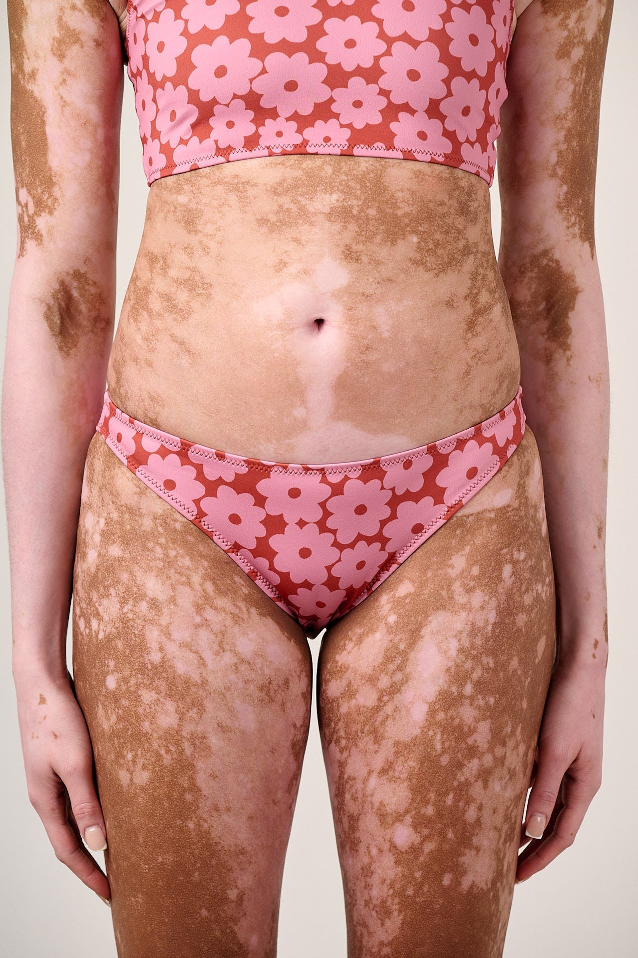 Aria - Low Rise Bikini Bottoms in Coastal Flower