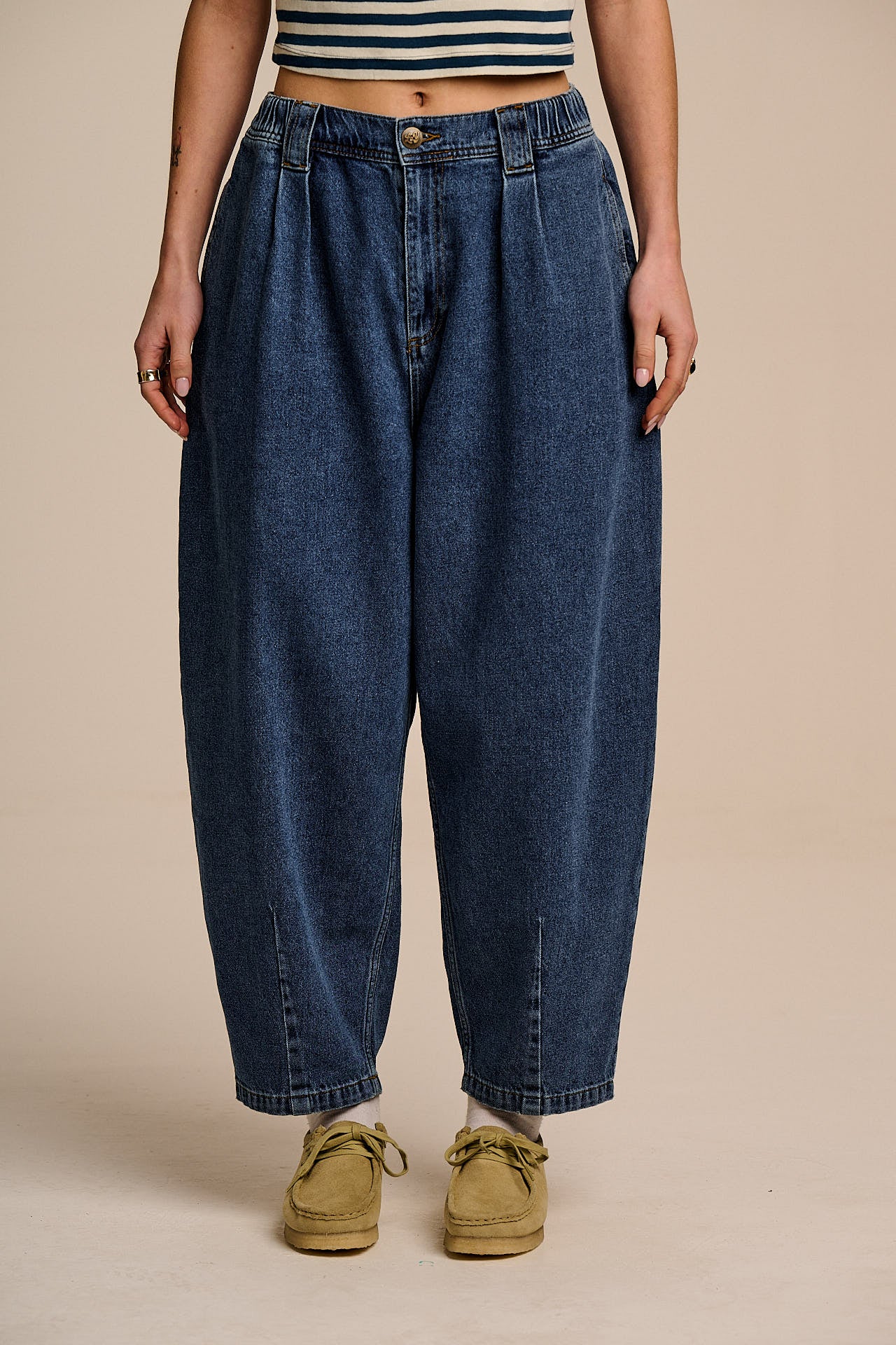 Ashby - Denim Barrel Jeans in Mid Wash