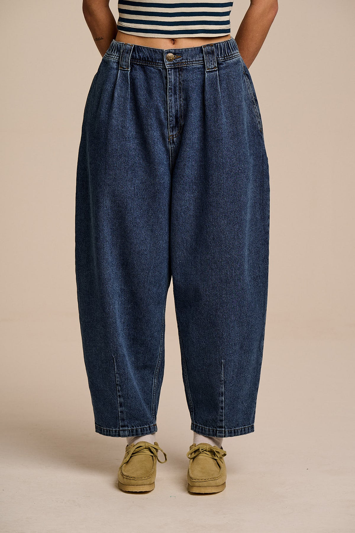 Ashby - Denim Barrel Leg Jeans in Mid Wash New Fit