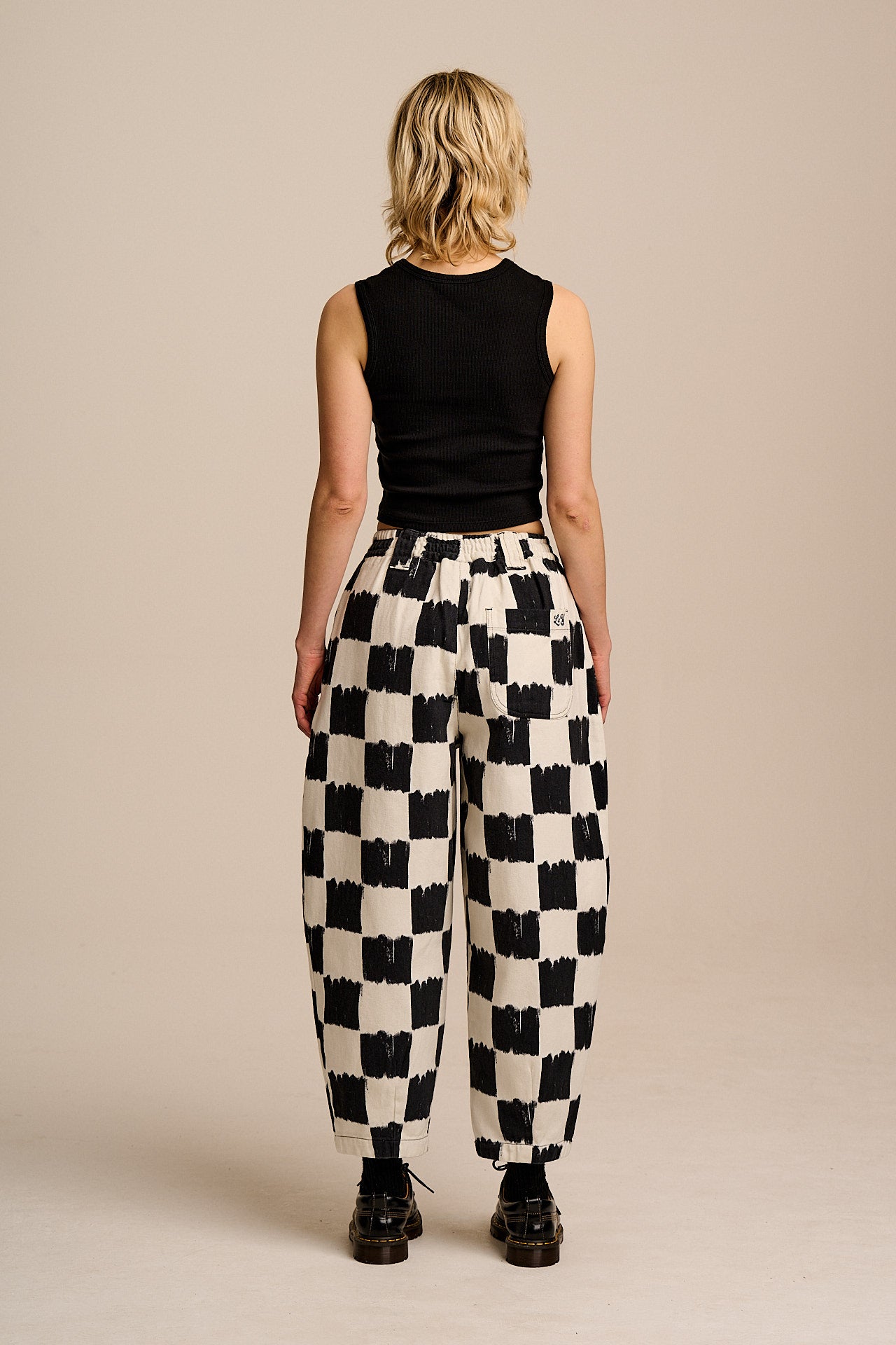 Ashby - Cotton Barrel Leg Trousers in Black & Ecru Blurred Checkerboard
