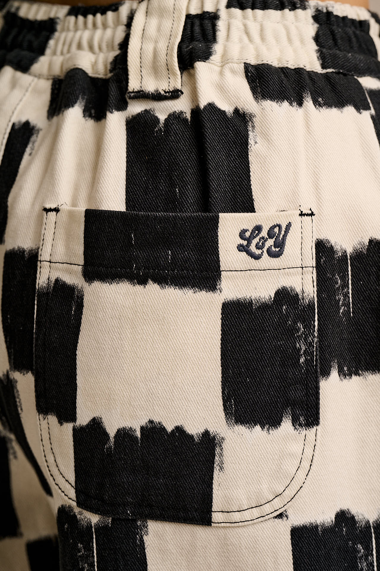 Ashby - Cotton Barrel Leg Trousers in Black & Ecru Blurred Checkerboard