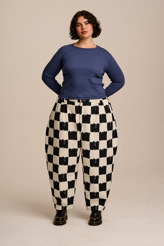 Ashby - Cotton Barrel Leg Trousers in Black & Ecru Blurred Checkerboard