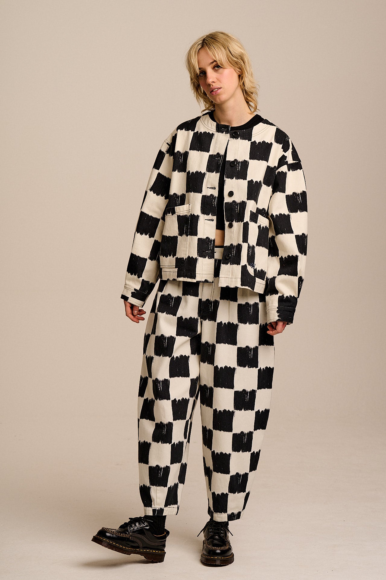 Ashby - Cotton Barrel Leg Trousers in Black & Ecru Blurred Checkerboard